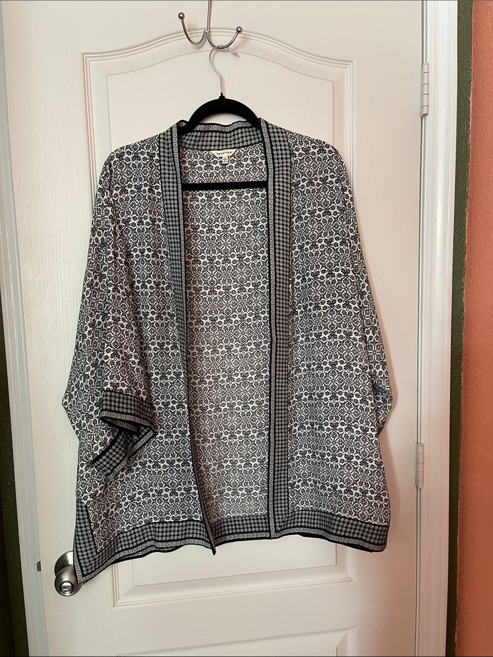 Max Studio Black and White Geometric Open-Front Kimono